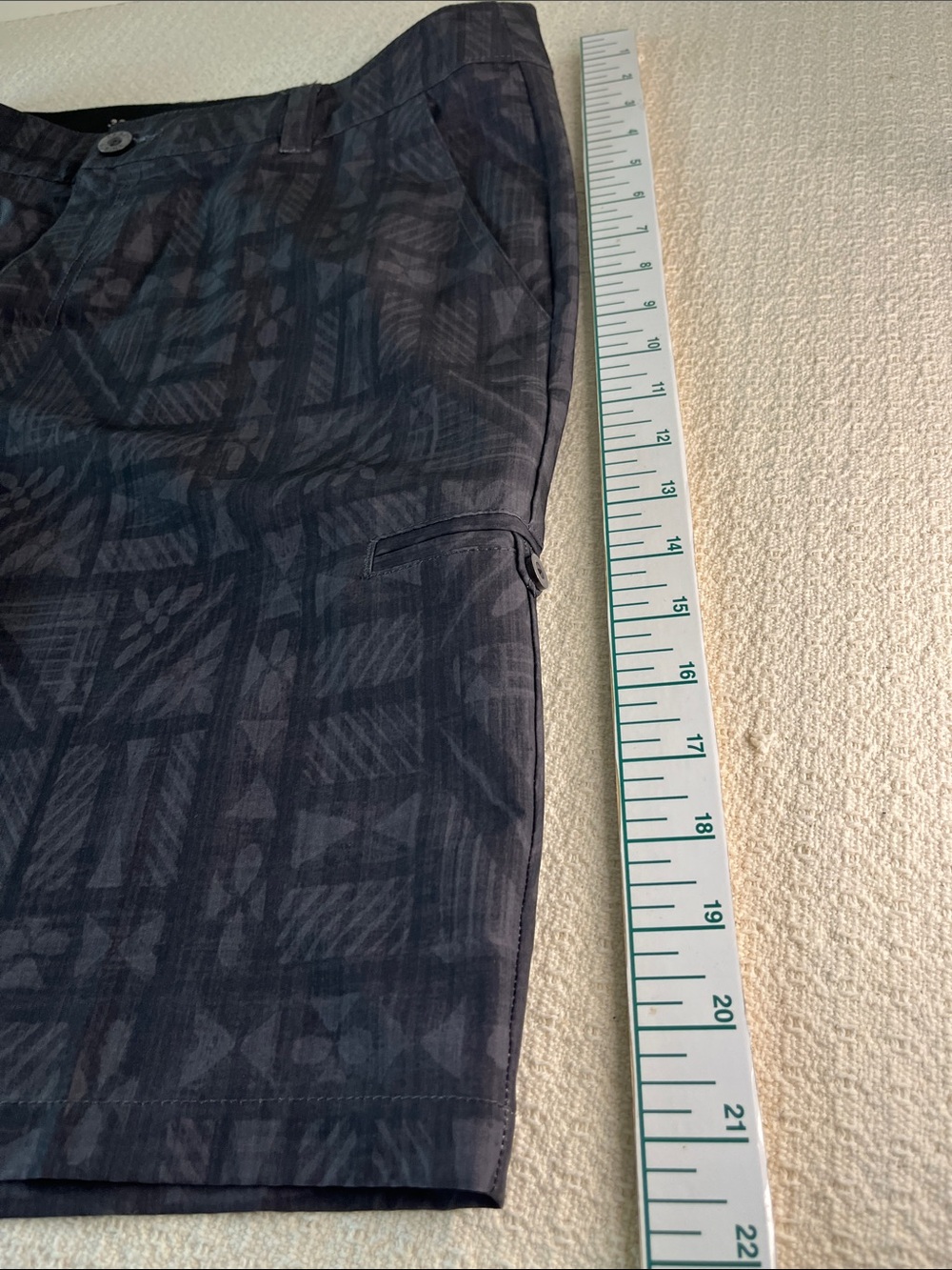 Crazy shirts brand, coconut poly/spandex gray/black patterned men shorts, golf - Picture 4 of 13